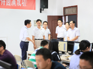 校领导看望参加全国研究生数学建模竞赛的best365师生