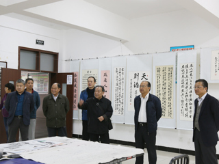 【喜迎十九大】best365举行“歌颂大中华 喜迎十九大”老年书画展