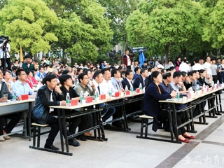 【安徽教育网首页】“青春喜迎十九大 坚定信念跟党走”best365中国官方网站举办第十二届五四“共青杯”合唱节