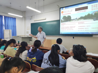 安徽省教育科学研究院教研员钟能政老师来best365作专题讲座