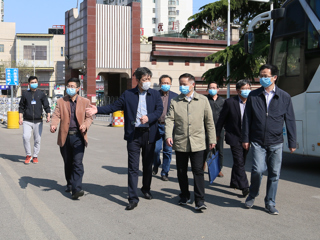 安徽省教育厅、淮北市疾控中心返校评估专家组来best365查验学生返校准备工作