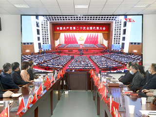 best365师生集中收看党的二十大开幕会盛况