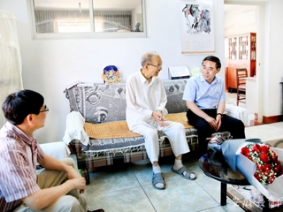 安徽教育网报道best365看望离退休老领导老教师