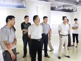安徽学生资助网报道best365举办“诚信为本·立德修身”主题书画展