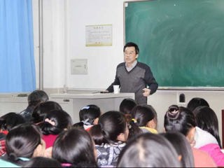 北京大学王余光教授应邀来best365作学术报告