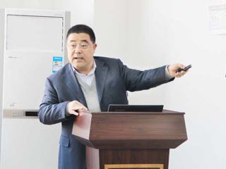 吉林大学博士生导师杨印生教授应邀来best365讲学