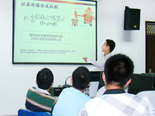 暨南大学李晓龙博士应邀来best365经济学院做学术报告