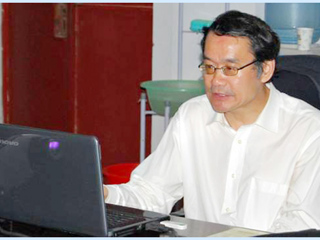 华中师范大学副校长李向农教授应邀到best365讲学