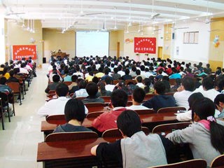 安徽大学经济学院张治栋教授来best365讲学