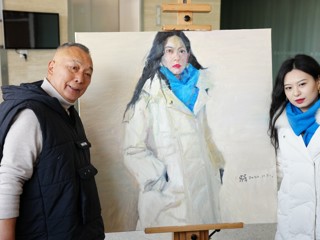 中国美院教授杨参军来best365进行油画肖像示范写生